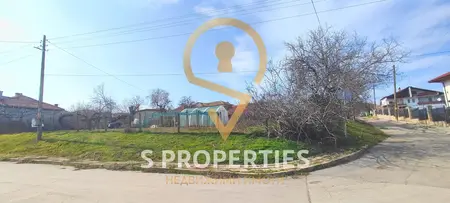 Ексклузивен ъглов парцел с къща в село Горен Близнак