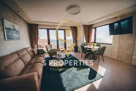 Dreizimmerwohnung mit unglaublichem Meerblick und Stellplatz